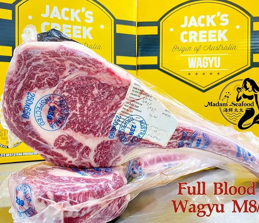 Wagyu M8/9 Tomahawk